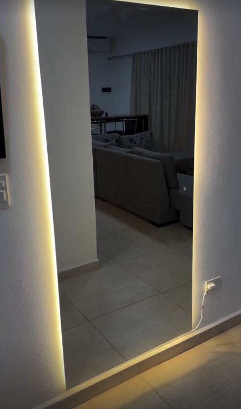 Espejo rectangular con LED cálida